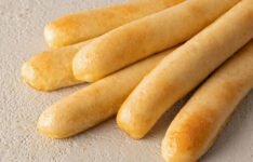 6 Free Breadsticks with Costume (Oct 30) – Six free breadsticks with no purchase necessary