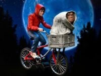 NECA E.T. 40th Anniversary Elliot & E.T. on Bicycle 7" Scale Figure – Pull-back-and-go action with Elliot pedaling the bicycle