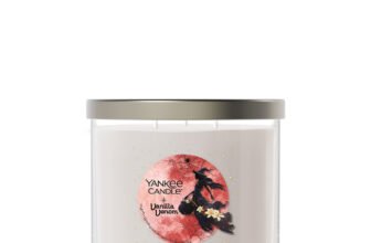 Yankee Candle Vanilla Venom 3-Wick Candle – Large 3-wick jar candle in the Vanilla Venom Halloween scent